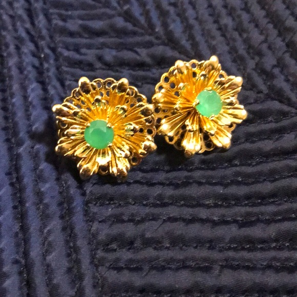 Banana Republic gold metal flower earrings - Picture 1 of 4